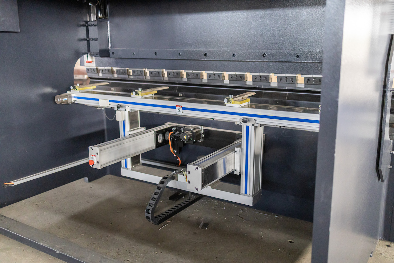 100t hidrauličke CNC preše za kočnice Krunjenje Cnc preše za kočnice Delem