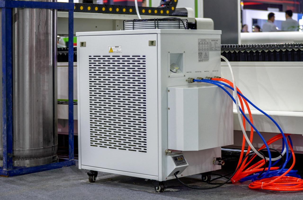 1500*3000mm 500w Racuys Or Ipg Fiber Laser Cutting Machine 1500*3000mm 500w Racuys ili Ipg Fiber laserski stroj za rezanje