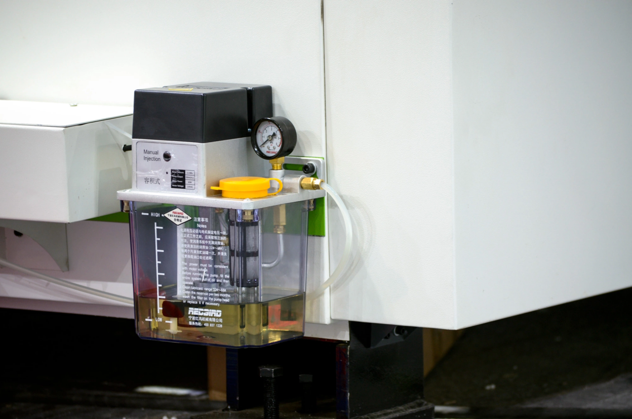 1500*3000mm 500w Racuys Or Ipg Fiber Laser Cutting Machine 1500*3000mm 500w Racuys ili Ipg Fiber laserski stroj za rezanje