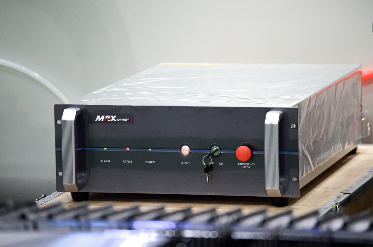 1500*3000mm 500w Racuys Or Ipg Fiber Laser Cutting Machine 1500*3000mm 500w Racuys ili Ipg Fiber laserski stroj za rezanje