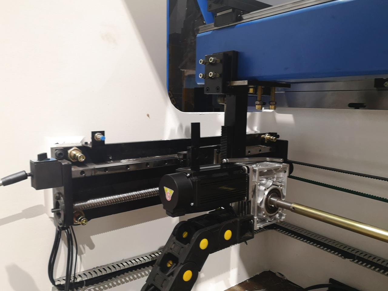 160t-4000 4-axis Cnc Hydraulic Bending Machine Press Brake 160t-4000 4-osni CNC hidraulički stroj za savijanje pres kočnica