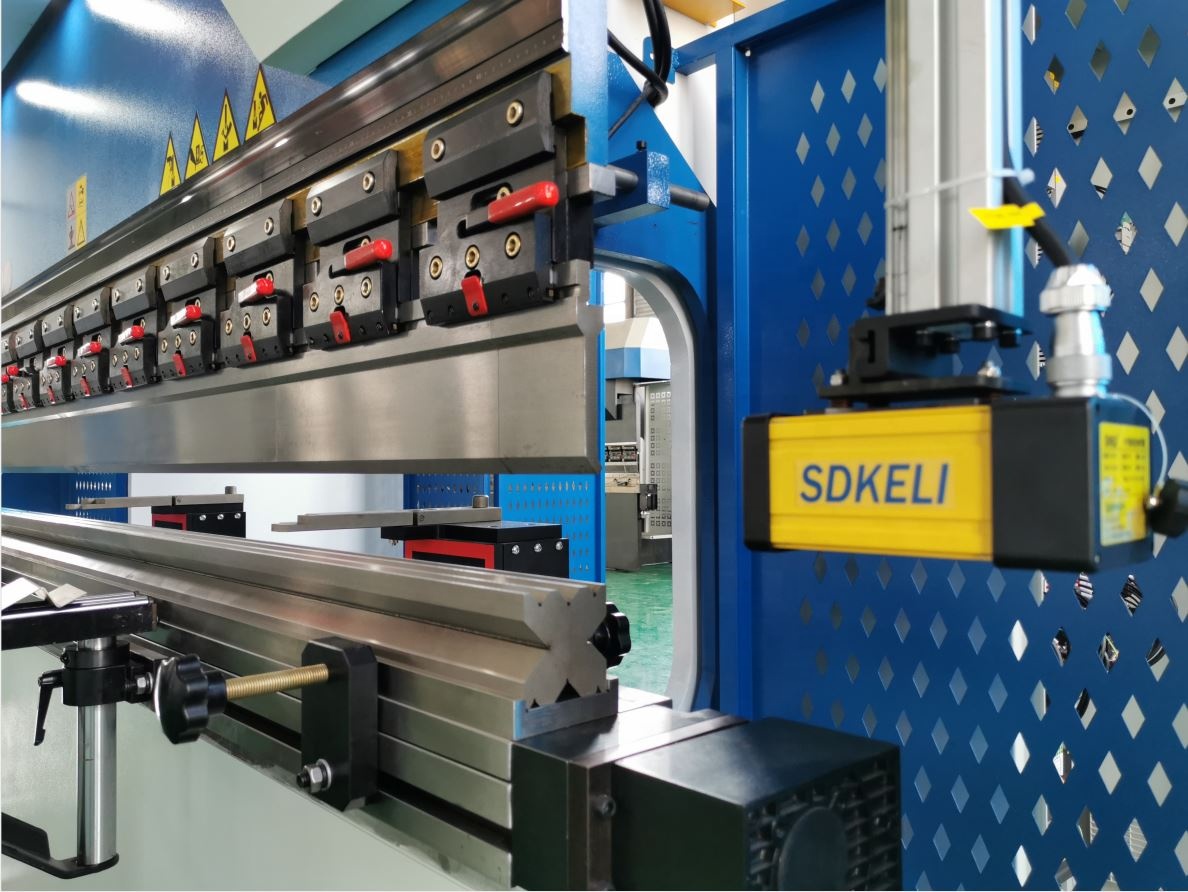 160t-4000 4-axis Cnc Hydraulic Bending Machine Press Brake 160t-4000 4-osni CNC hidraulički stroj za savijanje pres kočnica