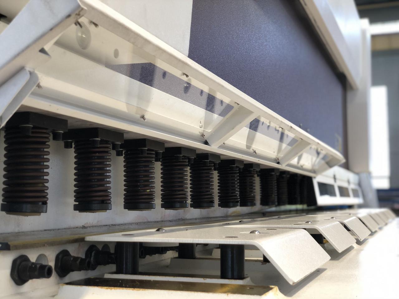 16mm Hydraulic Guillotine Shearing Machine For Sheet Metal Cutting 6 Meters 16 mm hidraulični stroj za rezanje giljotine za rezanje lima od 6 metara