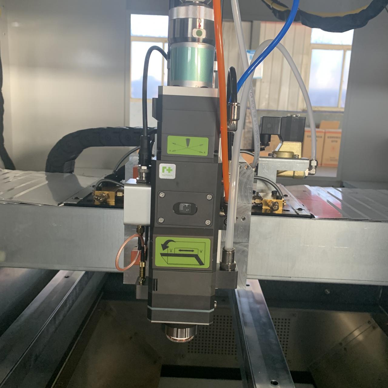 1kw 2kw Good Price Fiber Laser Cutting Machine For Sheet Metal 1kw 2kw Stroj za lasersko rezanje lima po povoljnoj cijeni