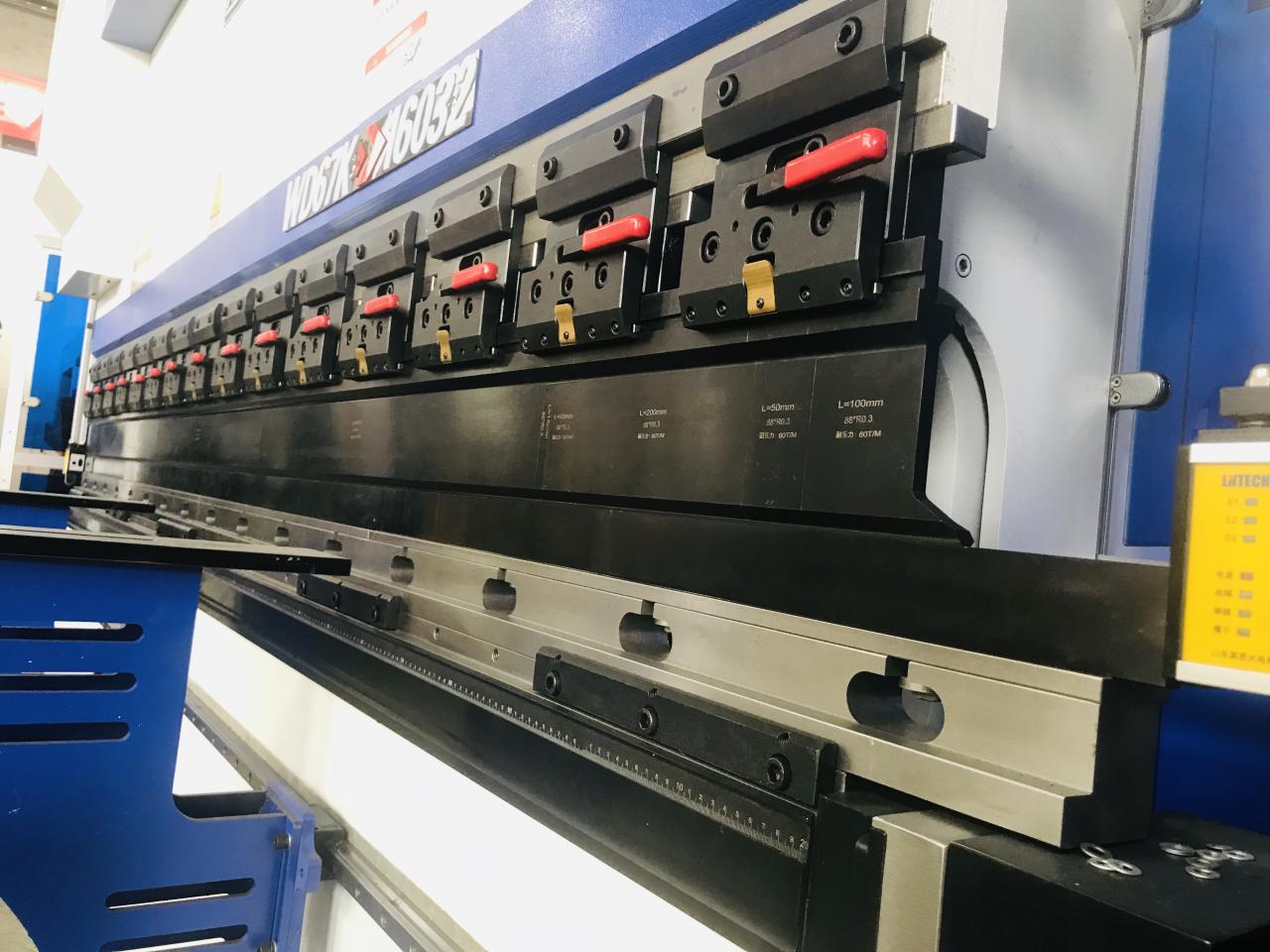 200t 300t Standardna industrijska CNC hidraulična preša za kočnice