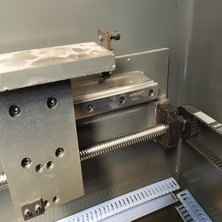 300t/4000 Hydraulic Press Brake Machine 300t/4000 hidraulični stroj za presovanje