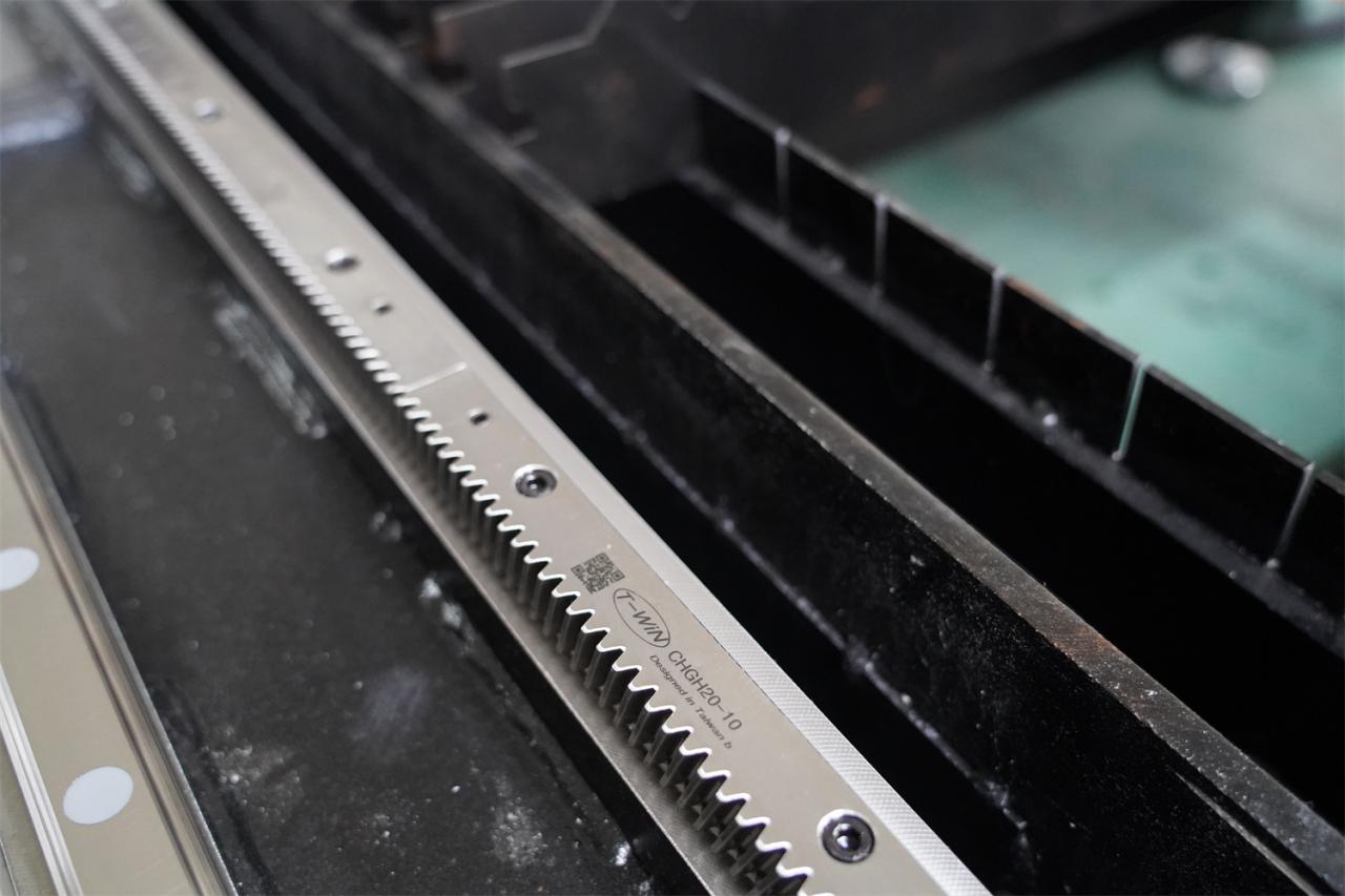 3015 4kw 1kw 2kw 3kw Stainless Steel Cnc Fiber Laser Cutting Machine 3015 4kw 1kw 2kw 3kw CNC laserski stroj za rezanje vlakana od nehrđajućeg čelika