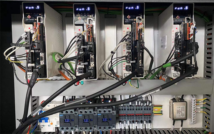 3015 Fiber Laser Cutting Machine For High-Speed Cutting Of 1-6mm Metal Materials Stroj za lasersko rezanje vlakana 3015 za brzo rezanje metalnih materijala od 1-6 mm