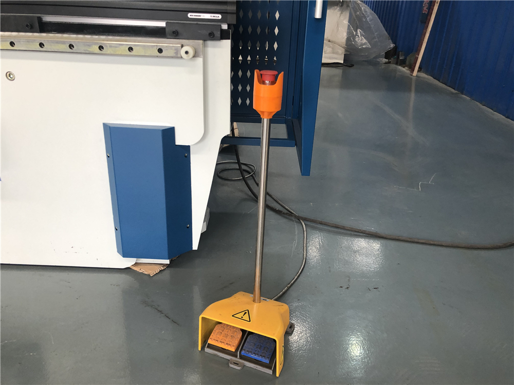 3+1 Axis Cnc Hydraulic Press Brake With Esa System 3+1 osna Cnc hidraulička presa s ESA sustavom