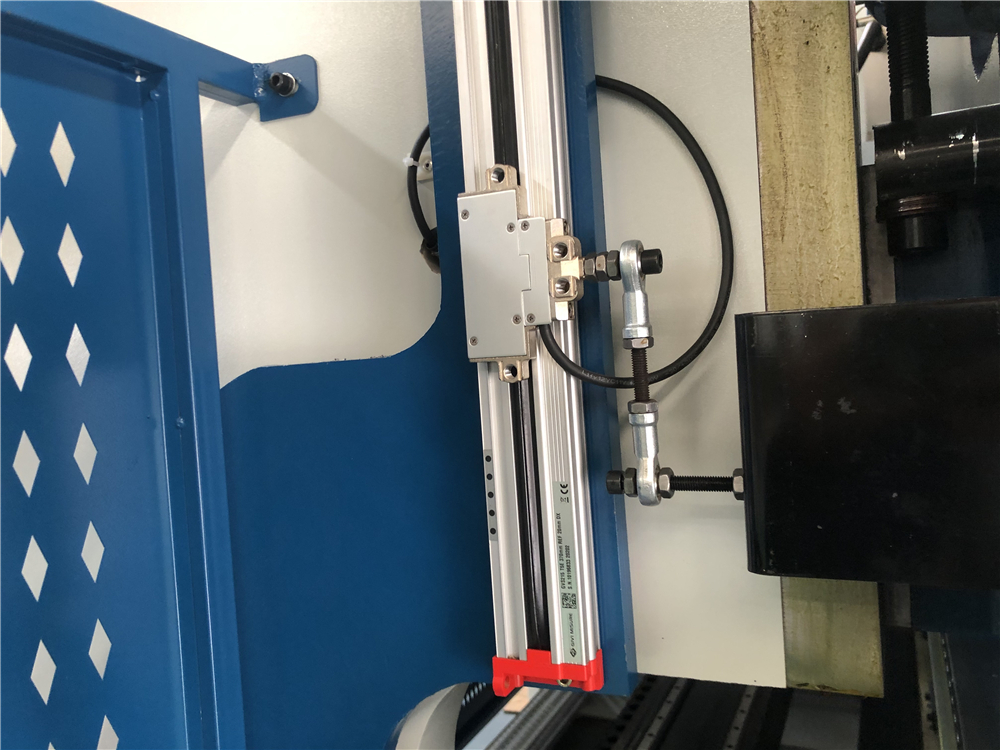 3+1 Axis Cnc Hydraulic Press Brake With Esa System 3+1 osna Cnc hidraulička presa s ESA sustavom