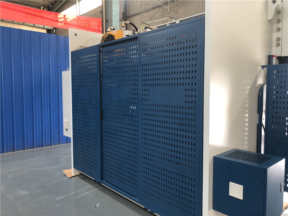 3+1 Axis Cnc Hydraulic Press Brake With Esa System 3+1 osna Cnc hidraulička presa s ESA sustavom