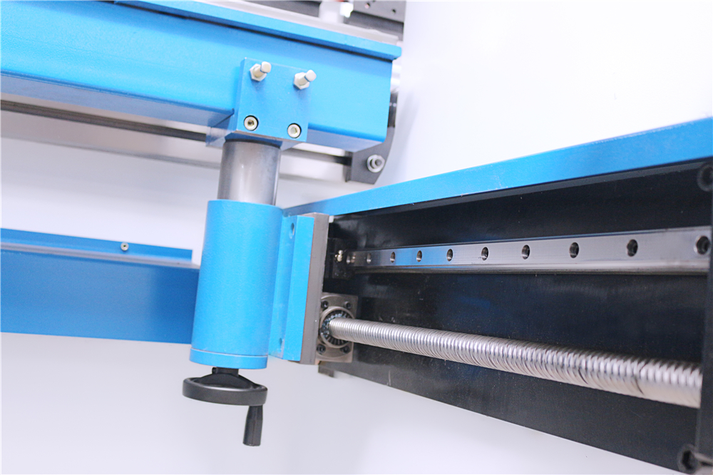 3+1 Axis Cnc Hydraulic Press Brake With Esa System 3+1 osna Cnc hidraulička presa s ESA sustavom