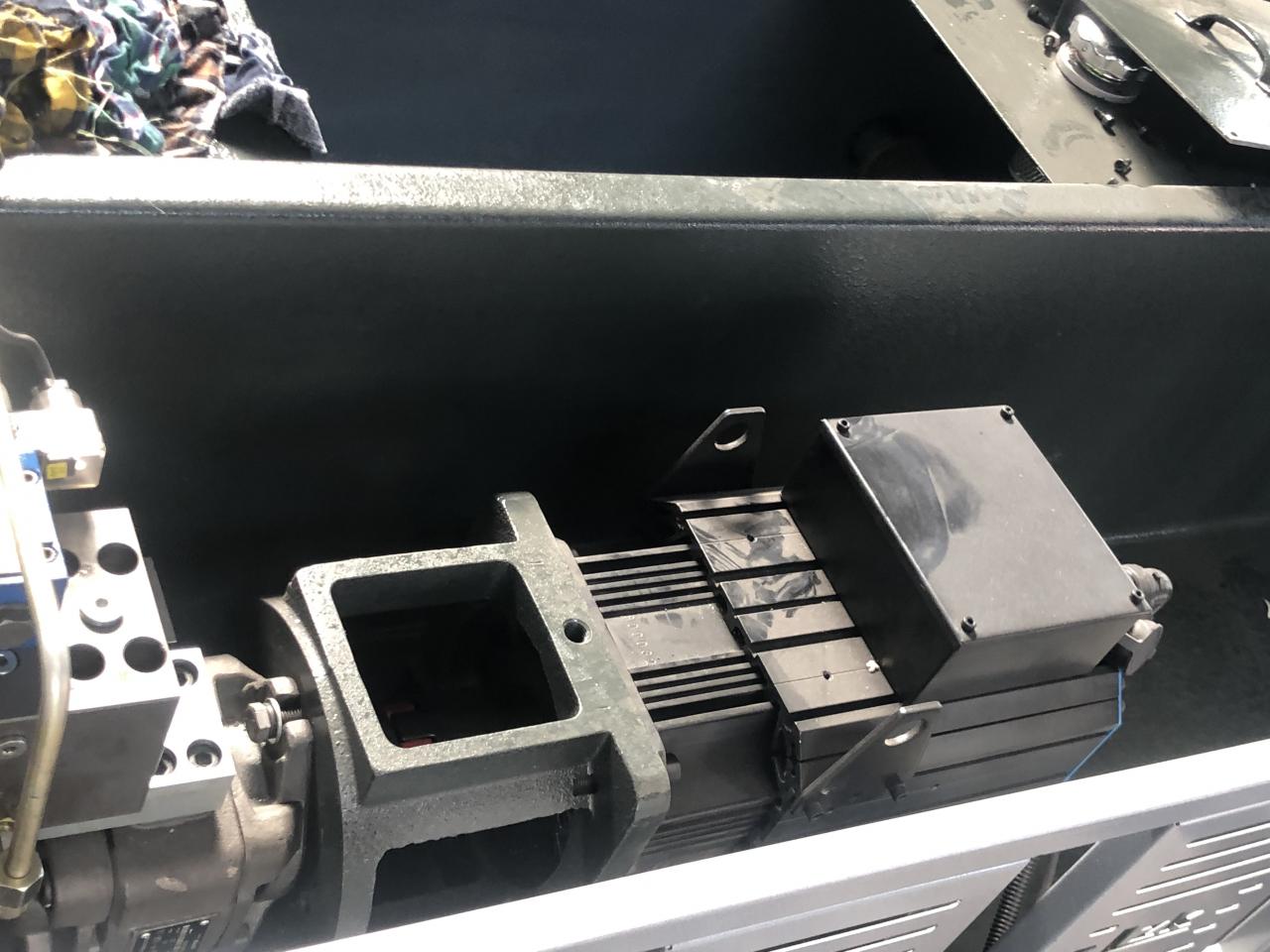 3+1 Axis Cnc Hydraulic Press Brake With Esa System 3+1 osna Cnc hidraulička presa s ESA sustavom