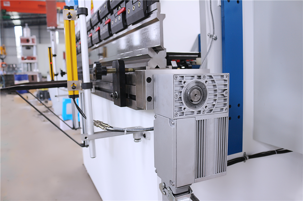 3+1 Axis Cnc Hydraulic Press Brake With Esa System 3+1 osna Cnc hidraulička presa s ESA sustavom