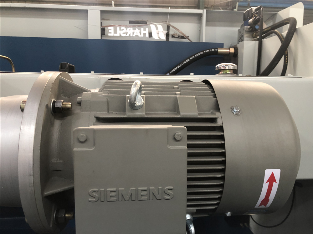 3+1 Axis Cnc Hydraulic Press Brake With Esa System 3+1 osna Cnc hidraulička presa s ESA sustavom