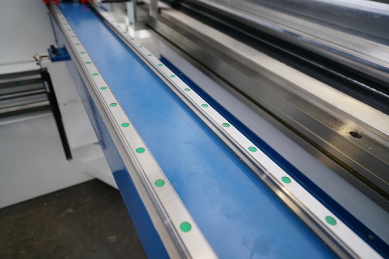 4 Axis Cnc Tandem Press Brake With Delem Da58t 2d Graphical Controller 4-osna CNC tandem presa s Delem Da58t 2d grafičkim kontrolerom