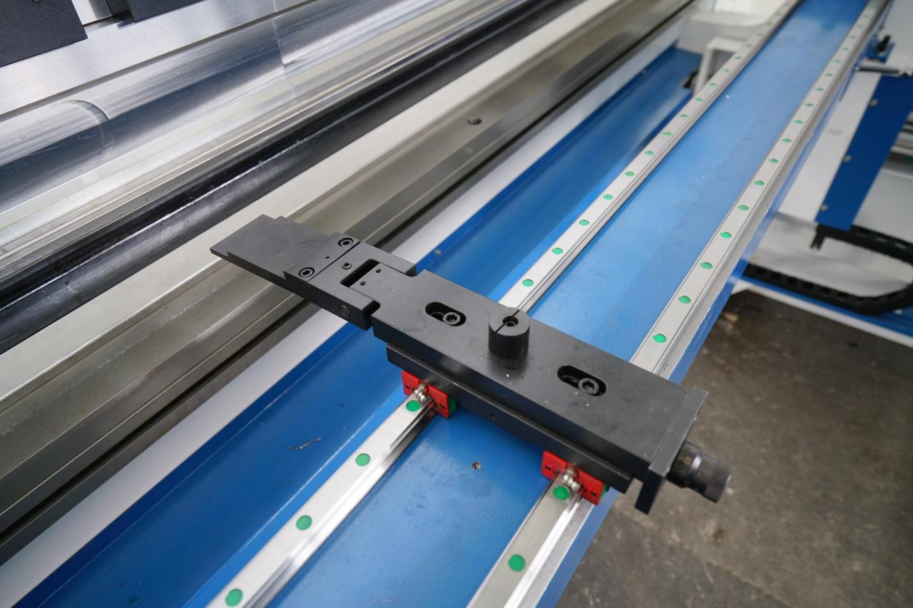 4 Axis Cnc Tandem Press Brake With Delem Da58t 2d Graphical Controller 4-osna CNC tandem presa s Delem Da58t 2d grafičkim kontrolerom