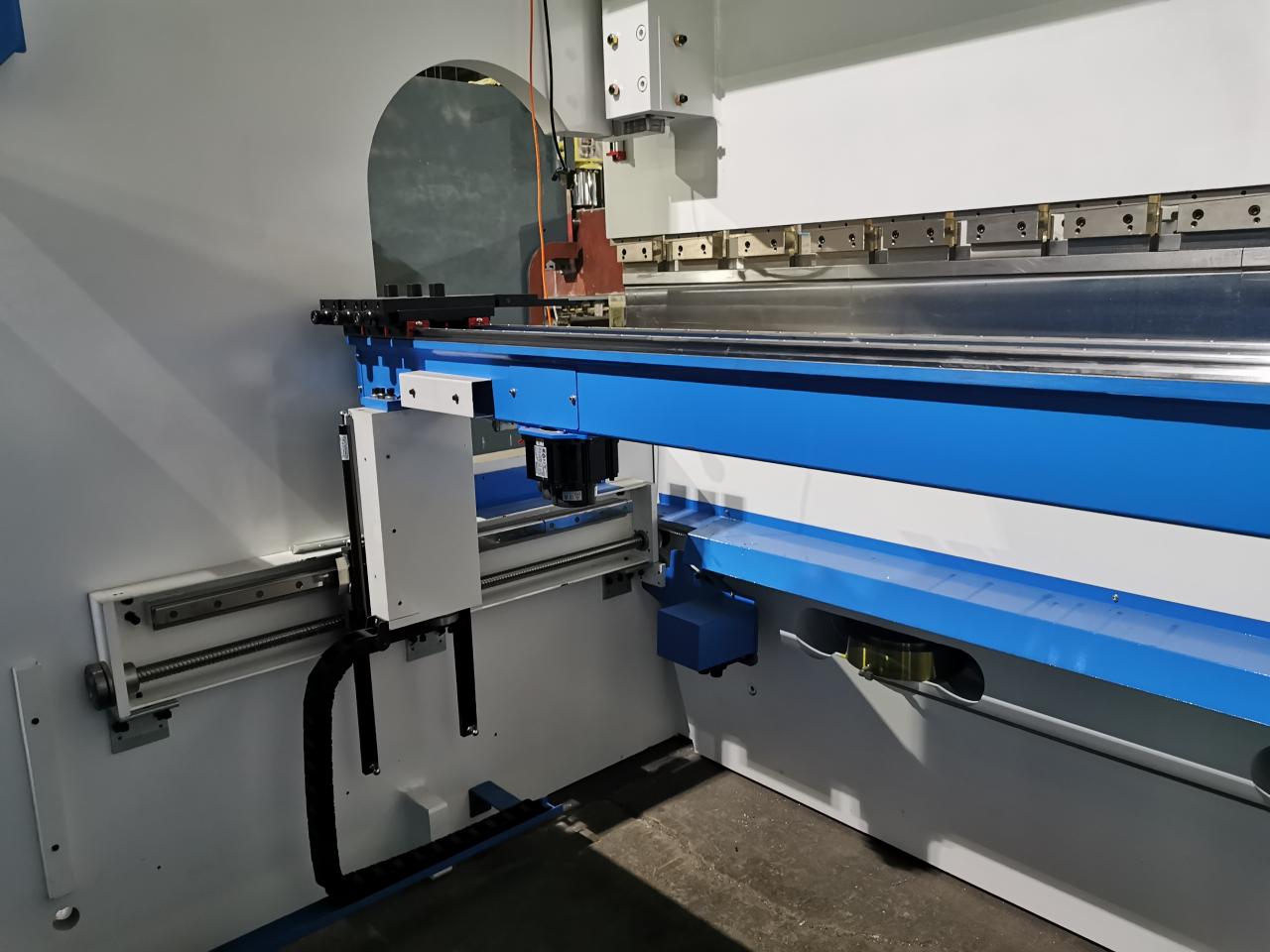 4 Axis Cnc Tandem Press Brake With Delem Da58t 2d Graphical Controller 4-osna CNC tandem presa s Delem Da58t 2d grafičkim kontrolerom