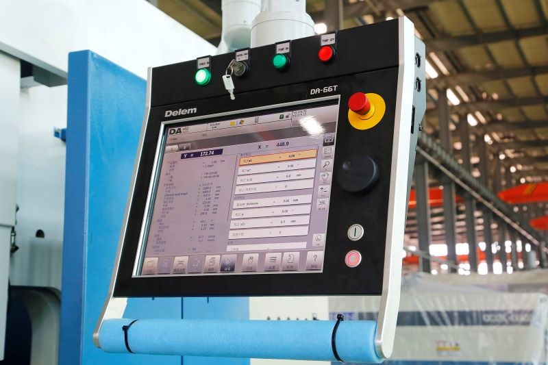 4 Axis Cnc Tandem Press Brake With Delem Da58t 2d Graphical Controller 4-osna CNC tandem presa s Delem Da58t 2d grafičkim kontrolerom