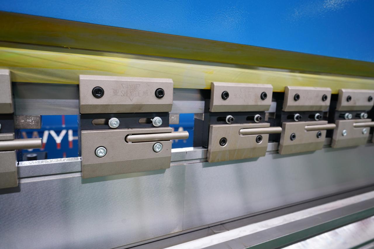 4 Axis Cnc Tandem Press Brake With Delem Da58t 2d Graphical Controller 4-osna CNC tandem presa s Delem Da58t 2d grafičkim kontrolerom