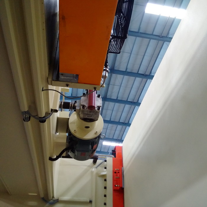 4 Axis Cnc Tandem Press Brake With Delem Da58t 2d Graphical Controller 4-osna CNC tandem presa s Delem Da58t 2d grafičkim kontrolerom