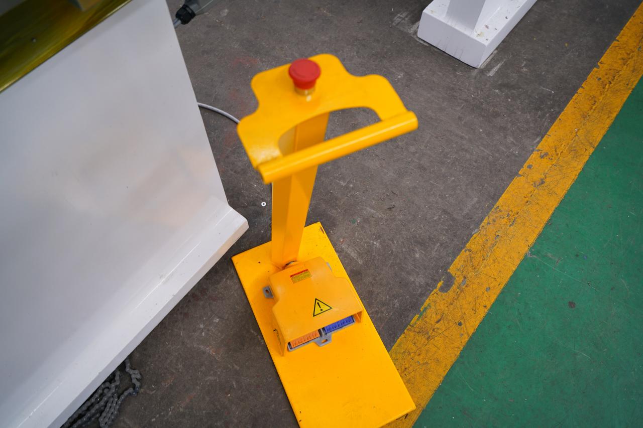 4 Axis Cnc Tandem Press Brake With Delem Da58t 2d Graphical Controller 4-osna CNC tandem presa s Delem Da58t 2d grafičkim kontrolerom