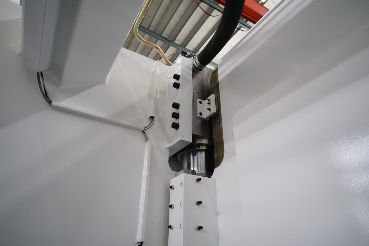 4 Axis Cnc Tandem Press Brake With Delem Da58t 2d Graphical Controller 4-osna CNC tandem presa s Delem Da58t 2d grafičkim kontrolerom