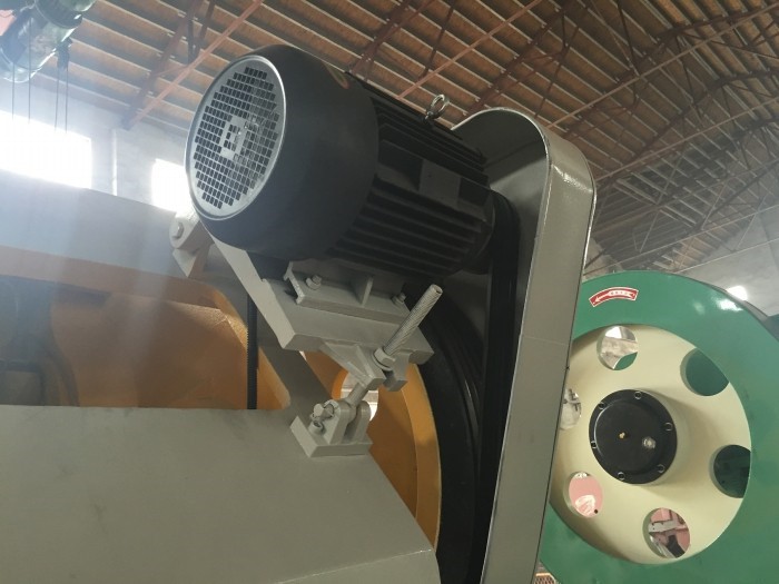 400 Ton Small Pneumatic Power Punch Press Mechanical Eccentric Punching Machine Mala pneumatska preša za bušenje od 400 tona, mehanički ekscentrični stroj za bušenje