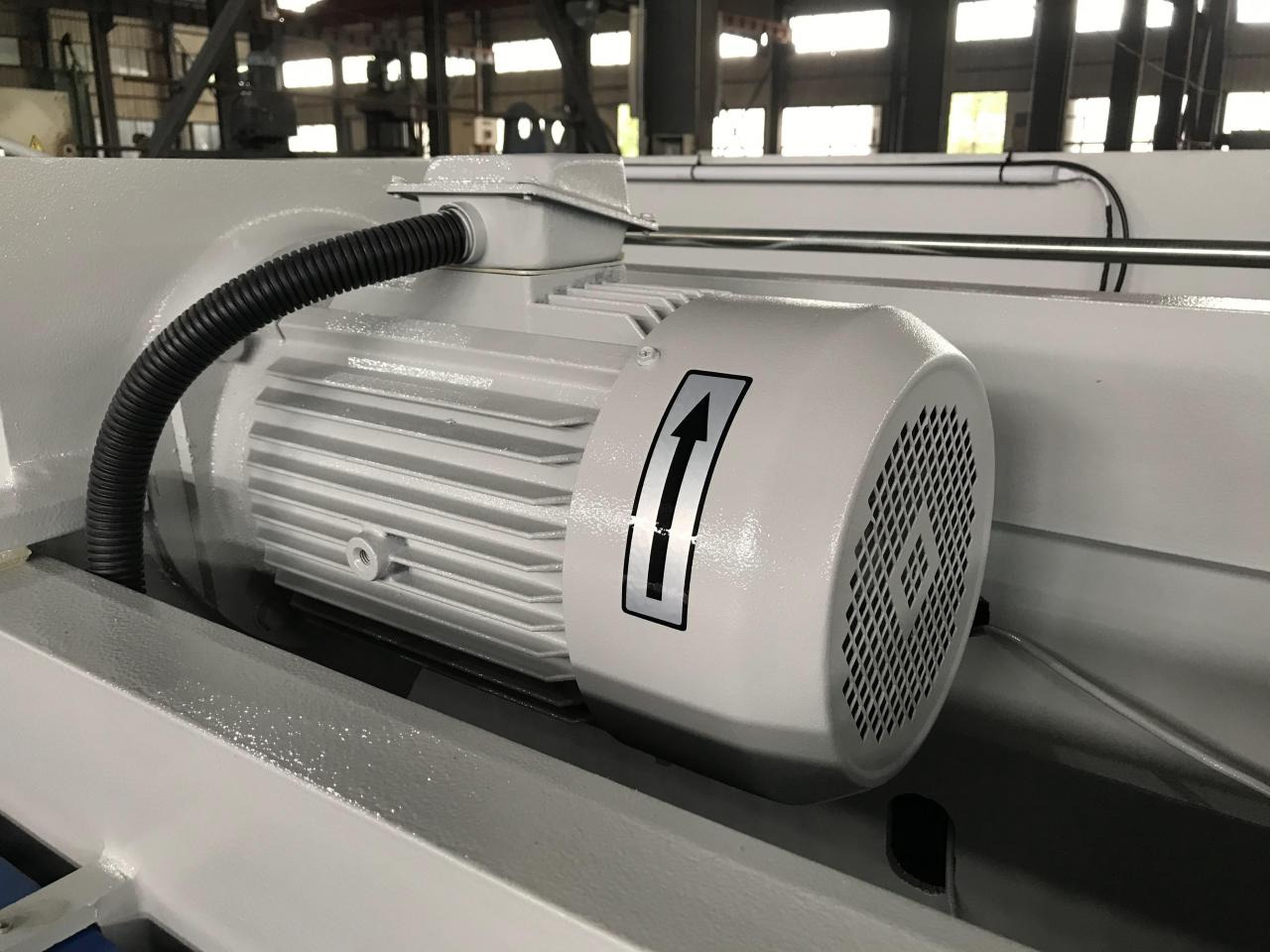 4mm Oem Qc11y-8x3200 Nc Hydraulic Guillotine Guillotine Shearing Machine 4 mm Oem Qc11y-8x3200 Nc hidraulični giljotinski stroj za giljotinske škare