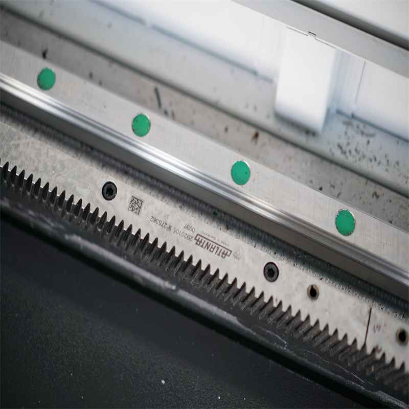 Stroj za lasersko rezanje vlakana 500W 1500W 4Kw Laserski rezač lima 2000W 3kw