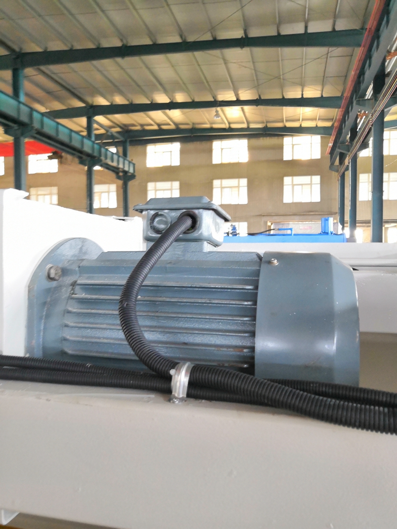 6mm Q11 Electric Sheet Plate Shearing Machine 8 Feet Sheet Metal Shearing Machine 6 mm Q11 električni stroj za rezanje limova Stroj za rezanje limova od 8 stopa