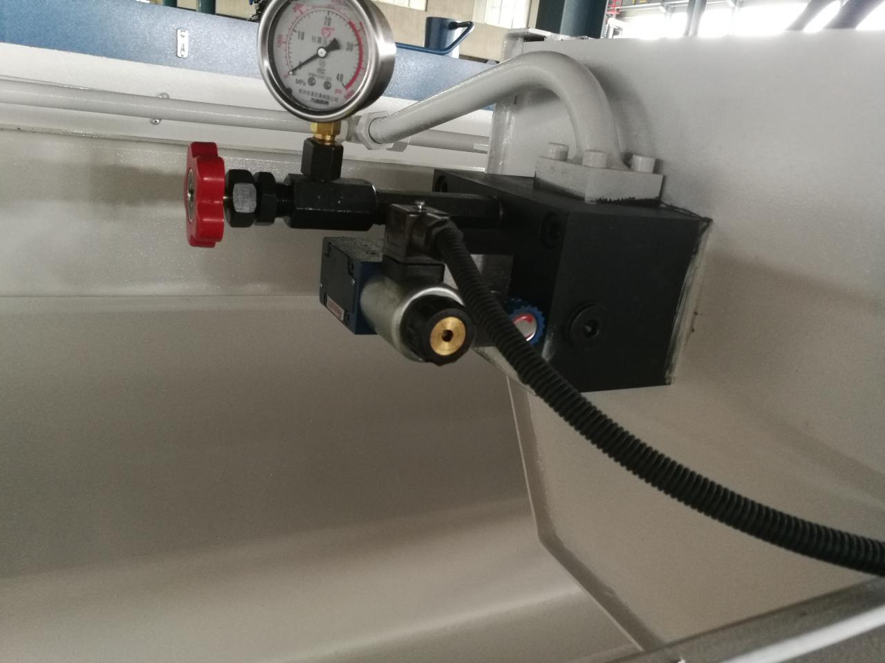 6mm Q11 Electric Sheet Plate Shearing Machine 8 Feet Sheet Metal Shearing Machine 6 mm Q11 električni stroj za rezanje limova Stroj za rezanje limova od 8 stopa