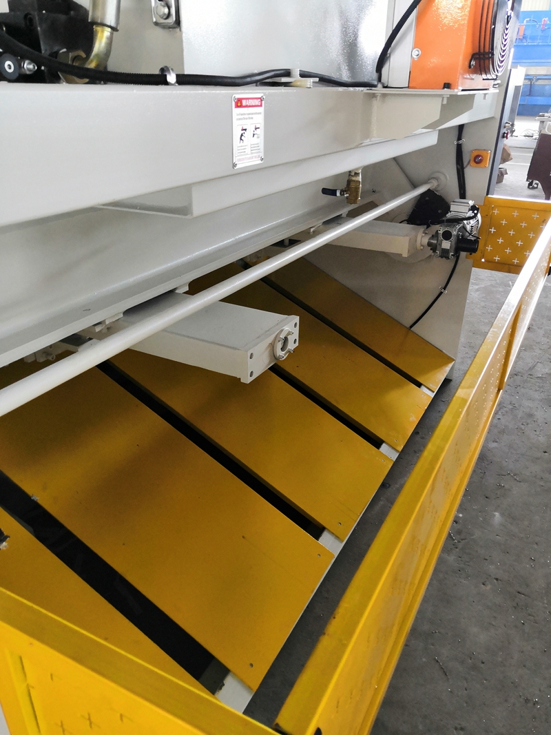 6mm Q11 Electric Sheet Plate Shearing Machine 8 Feet Sheet Metal Shearing Machine 6 mm Q11 električni stroj za rezanje limova Stroj za rezanje limova od 8 stopa