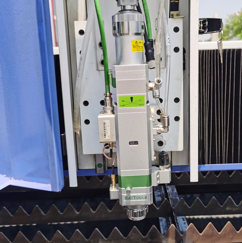 8mm 10mm Carbon Steel Laser Cutter 1530 4020 Cnc Fiber Laser Cutting Machine 8 mm 10 mm laserski rezač od ugljičnog čelika 1530 4020 Cnc stroj za lasersko rezanje vlakana