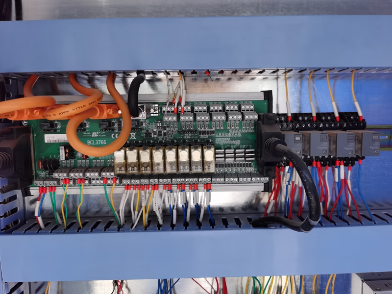 8mm 10mm Carbon Steel Laser Cutter 1530 4020 Cnc Fiber Laser Cutting Machine 8 mm 10 mm laserski rezač od ugljičnog čelika 1530 4020 Cnc stroj za lasersko rezanje vlakana