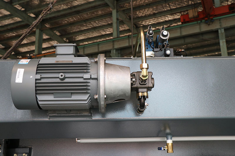 Metalna presa Wc-63t3200 Stroj za savijanje metalnih limova Cnc hidraulična presa