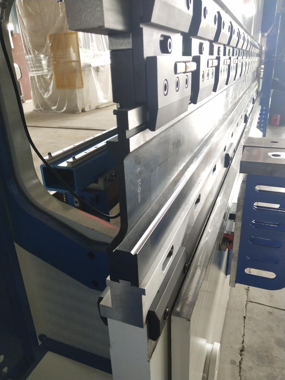 China Metal Hydraulic Press Brake Machine With Reasonable Price Kineski stroj za metalne hidraulične preše s razumnom cijenom