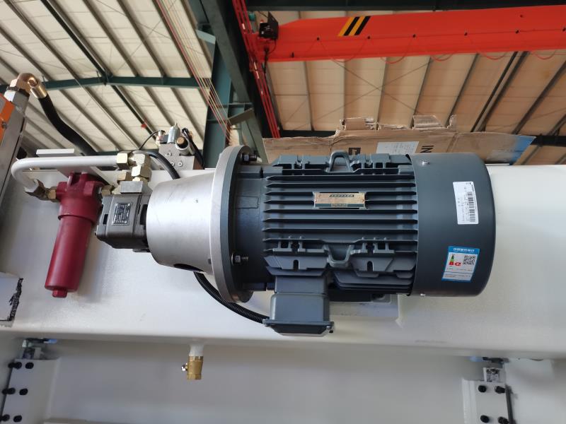 China Metal Hydraulic Press Brake Machine With Reasonable Price Kineski stroj za metalne hidraulične preše s razumnom cijenom