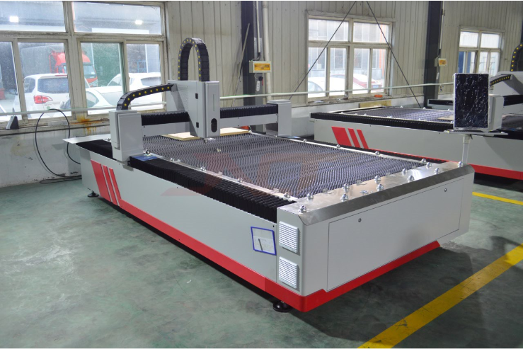 Cnc 2000w Fiber Laser Cutting Machine For Industrial Metal Sheet Cutting Cnc 2000w laserski stroj za rezanje vlakana za industrijsko rezanje metalnih limova