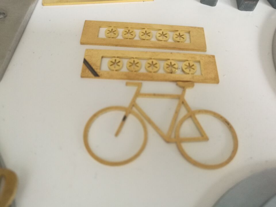 Cnc Fiber Laser Metal Cutting Machine 2000w Fiber Laser Cutting Machine Cnc vlaknasti laserski stroj za rezanje metala 2000w laserski stroj za rezanje vlakana