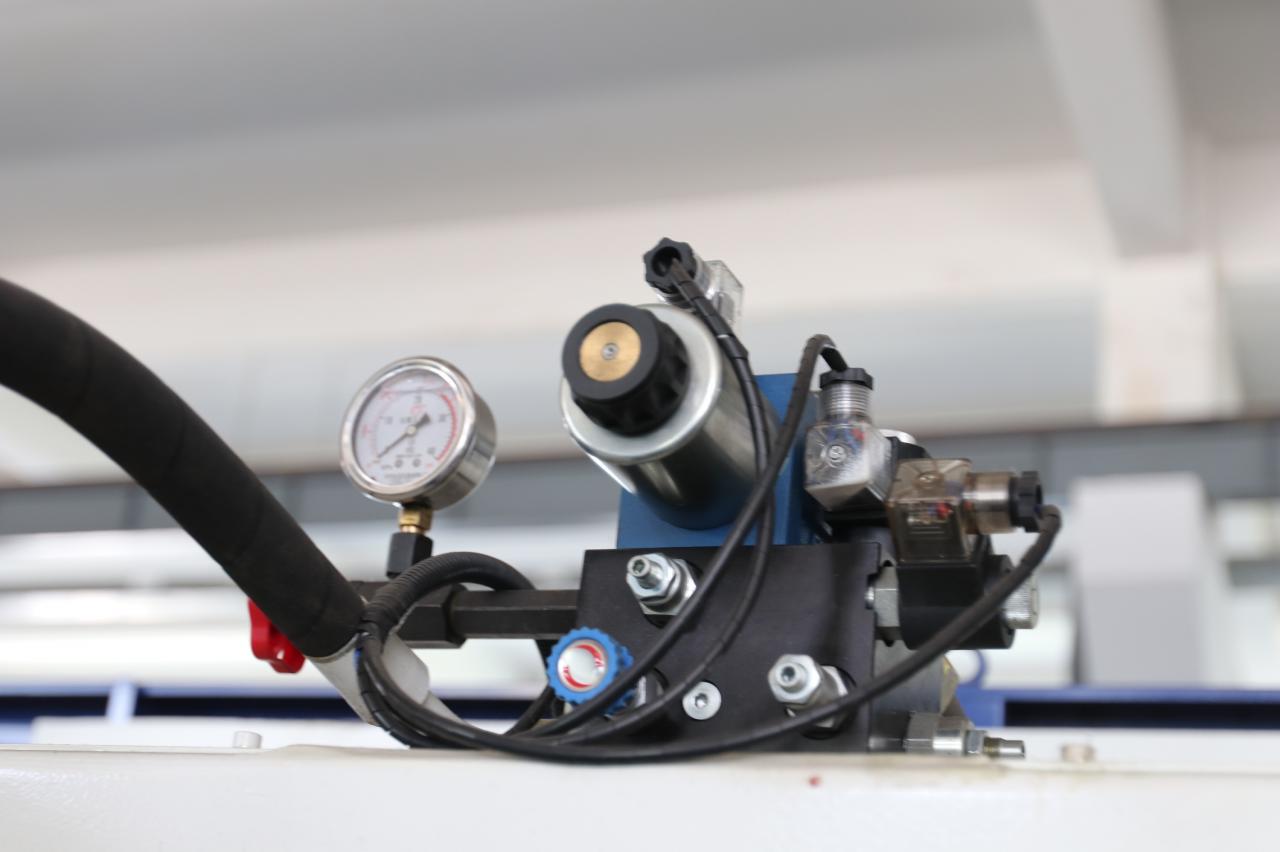 Cnc Hydraulic Press Brake Machine Bending Servo Electric Press Brake 40T Cnc hidraulični stroj za savijanje servo električne preše 40T