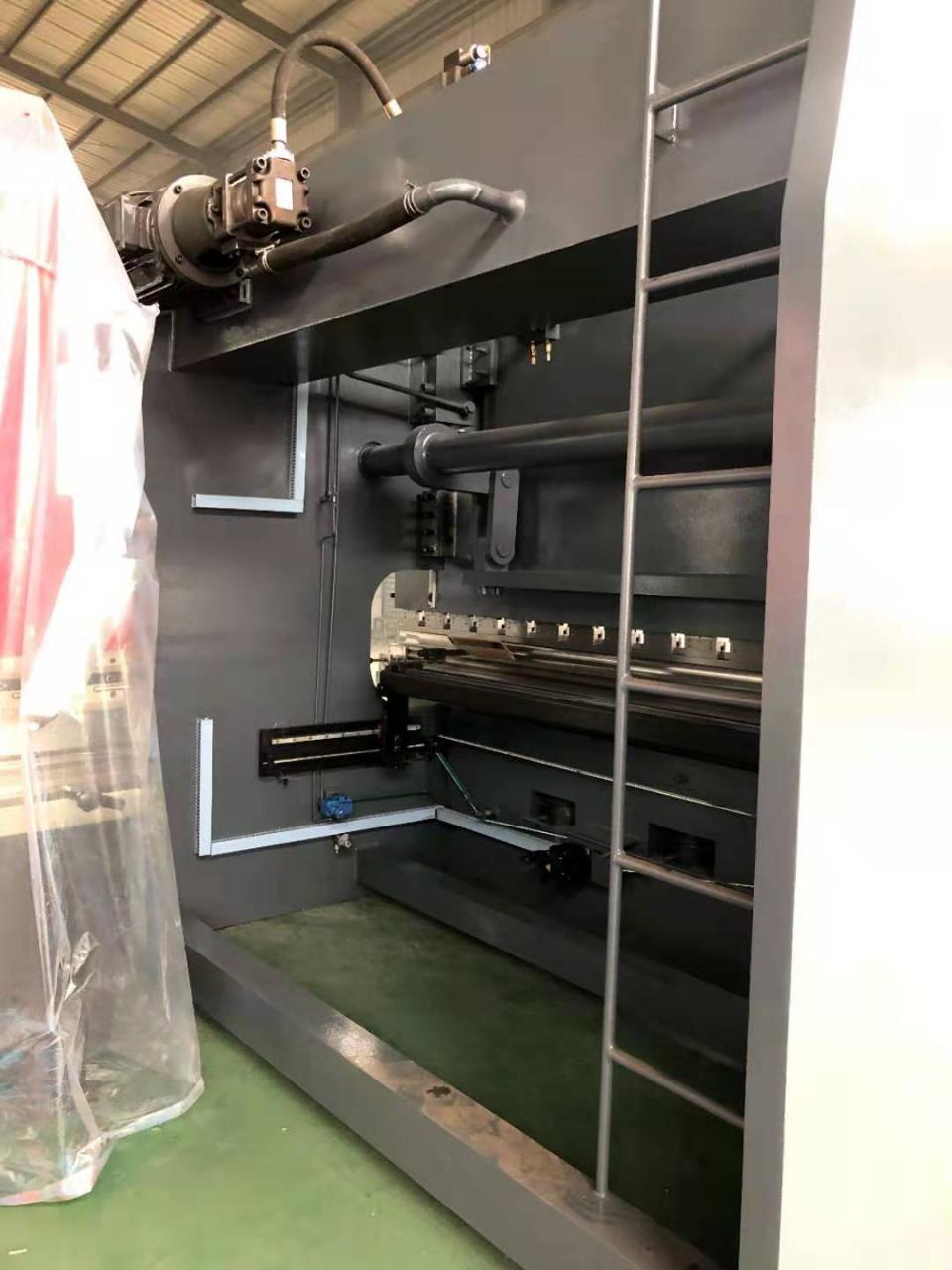 Da53t Cnc System Controller 125t4000 3+1 Axis Cnc Hydraulic Press Brake With Good Quality Da53t Cnc kontroler sustava 125t4000 3+1 osna CNC hidraulička preša kočnica dobre kvalitete