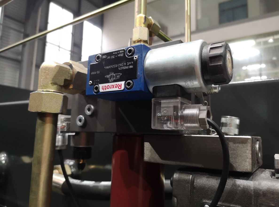 Delem Da66t 125 3+1 4+1 6+1 8+1 Cnc Hydraulic Press Brake For Metal Plate Bending Delem Da66t 125 3+1 4+1 6+1 8+1 Cnc hidraulička presa za savijanje metalnih ploča