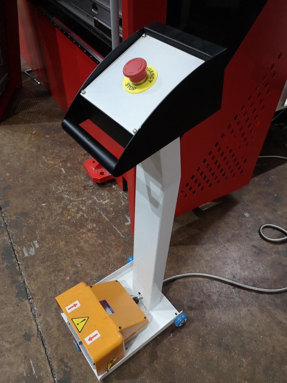 Delem Da66t 125 3+1 4+1 6+1 8+1 Cnc Hydraulic Press Brake For Metal Plate Bending Delem Da66t 125 3+1 4+1 6+1 8+1 Cnc hidraulička presa za savijanje metalnih ploča