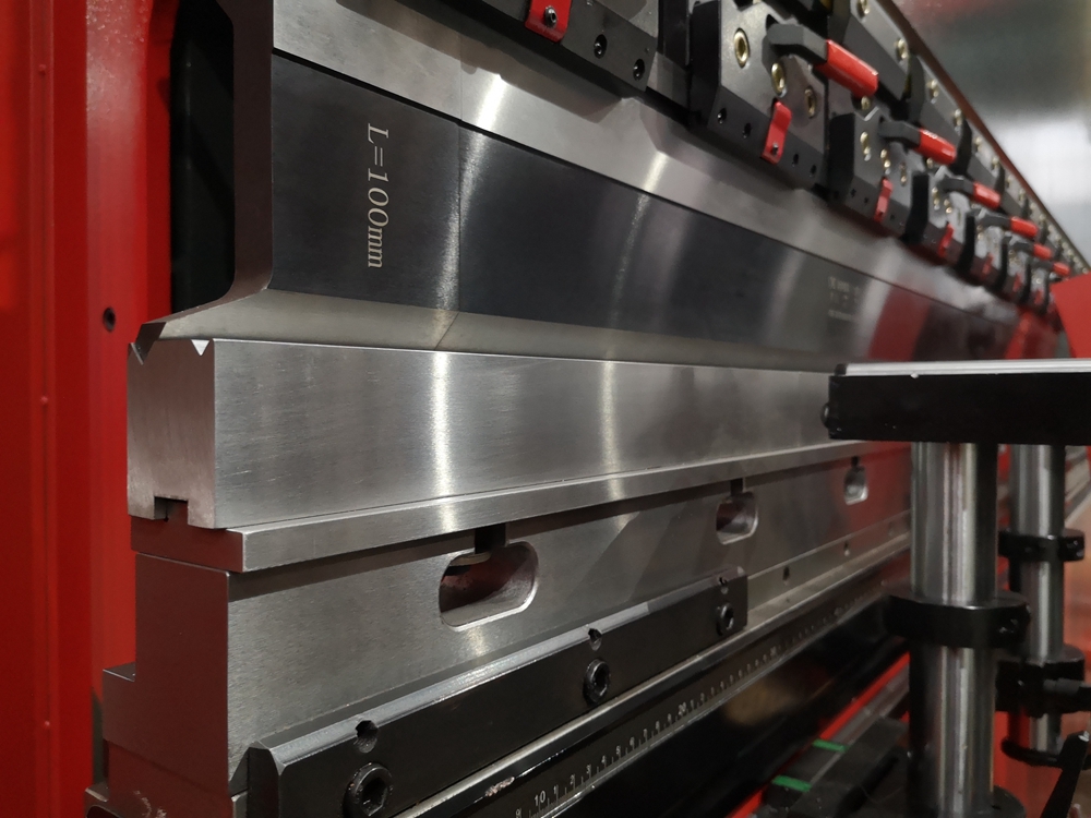 Delem Da66t 125 3+1 4+1 6+1 8+1 Cnc Hydraulic Press Brake For Metal Plate Bending Delem Da66t 125 3+1 4+1 6+1 8+1 Cnc hidraulička presa za savijanje metalnih ploča