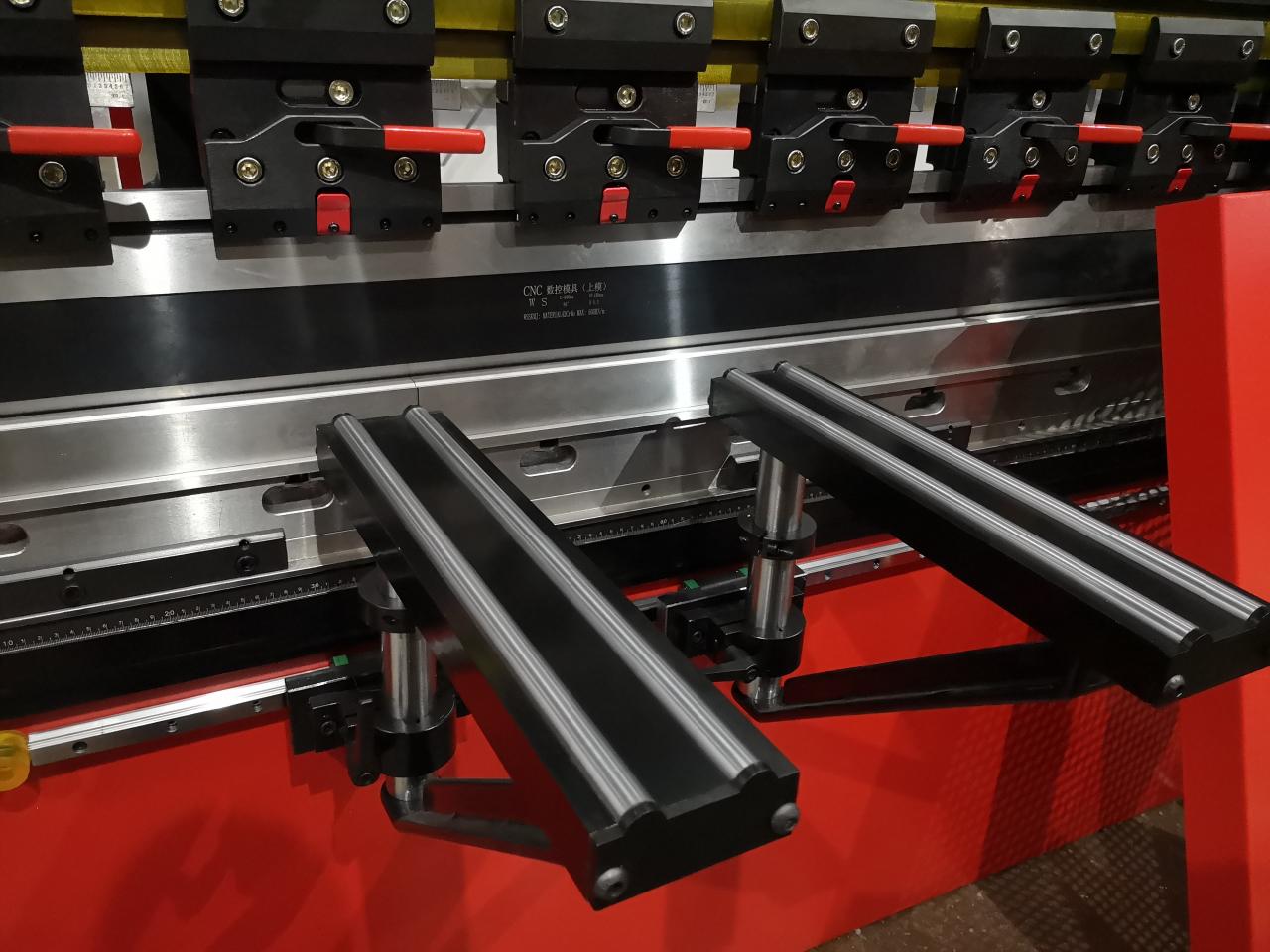 Delem Da66t 125 3+1 4+1 6+1 8+1 Cnc Hydraulic Press Brake For Metal Plate Bending Delem Da66t 125 3+1 4+1 6+1 8+1 Cnc hidraulička presa za savijanje metalnih ploča