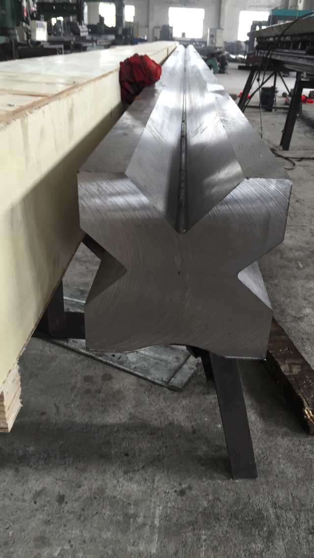 Full Automatic High Power Sheet Bending Machine And Cnc Press Brake Machine Potpuno automatski stroj za savijanje listova velike snage i CNC stroj za prešu