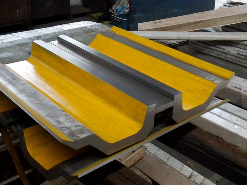 Full Automatic High Power Sheet Bending Machine And Cnc Press Brake Machine Potpuno automatski stroj za savijanje listova velike snage i CNC stroj za prešu