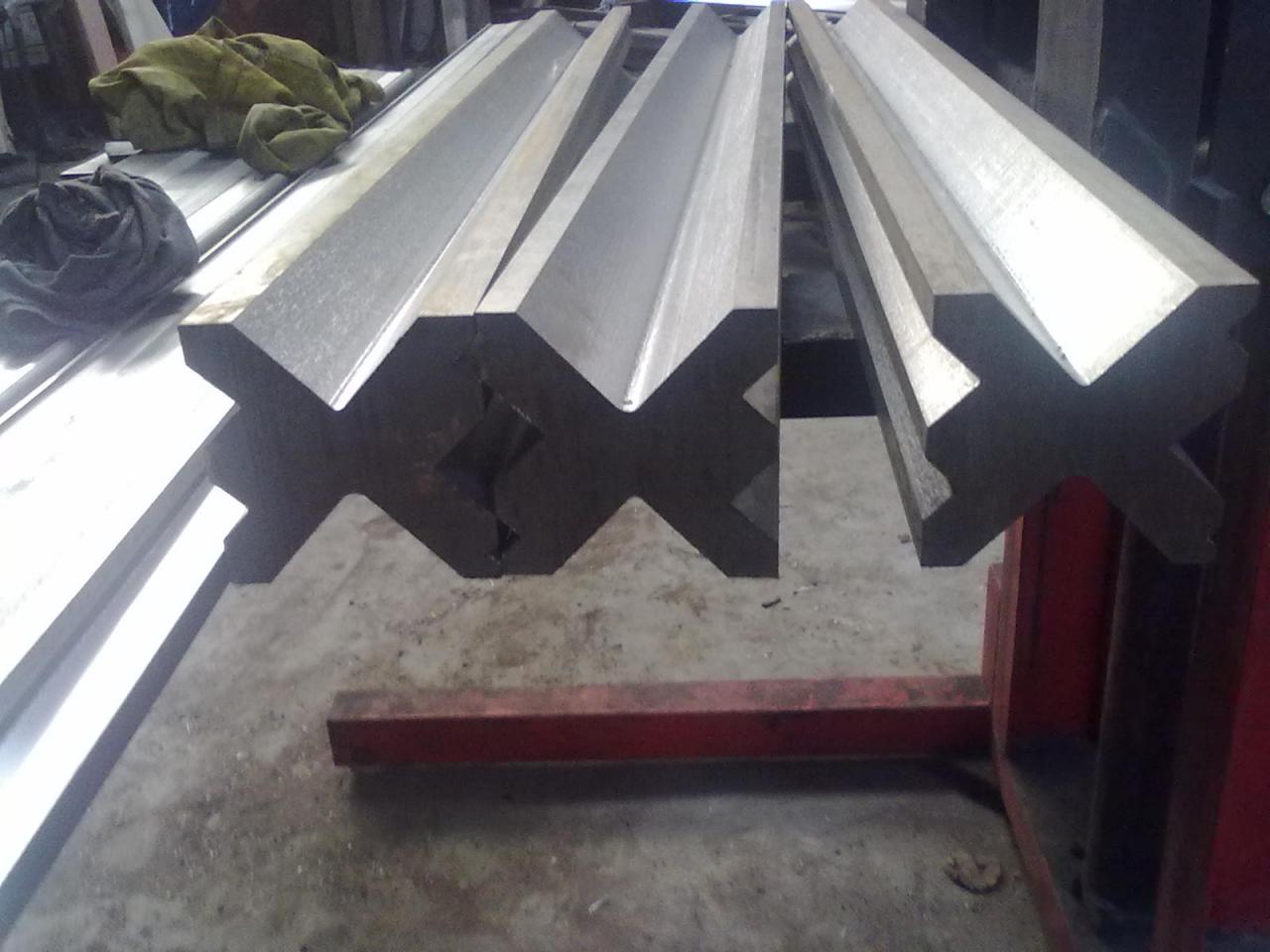 Full Automatic High Power Sheet Bending Machine And Cnc Press Brake Machine Potpuno automatski stroj za savijanje listova velike snage i CNC stroj za prešu