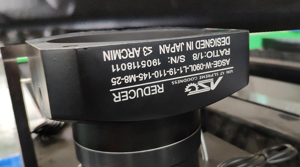 Cijena stroja za lasersko rezanje s vlaknima visoke preciznosti od 1000 W